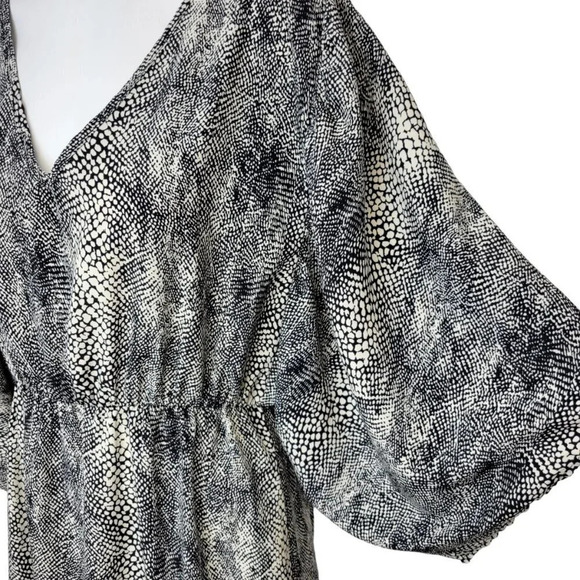 Everly Wide Sleeve V-Neck Mini  Dress - Picture 2 of 6